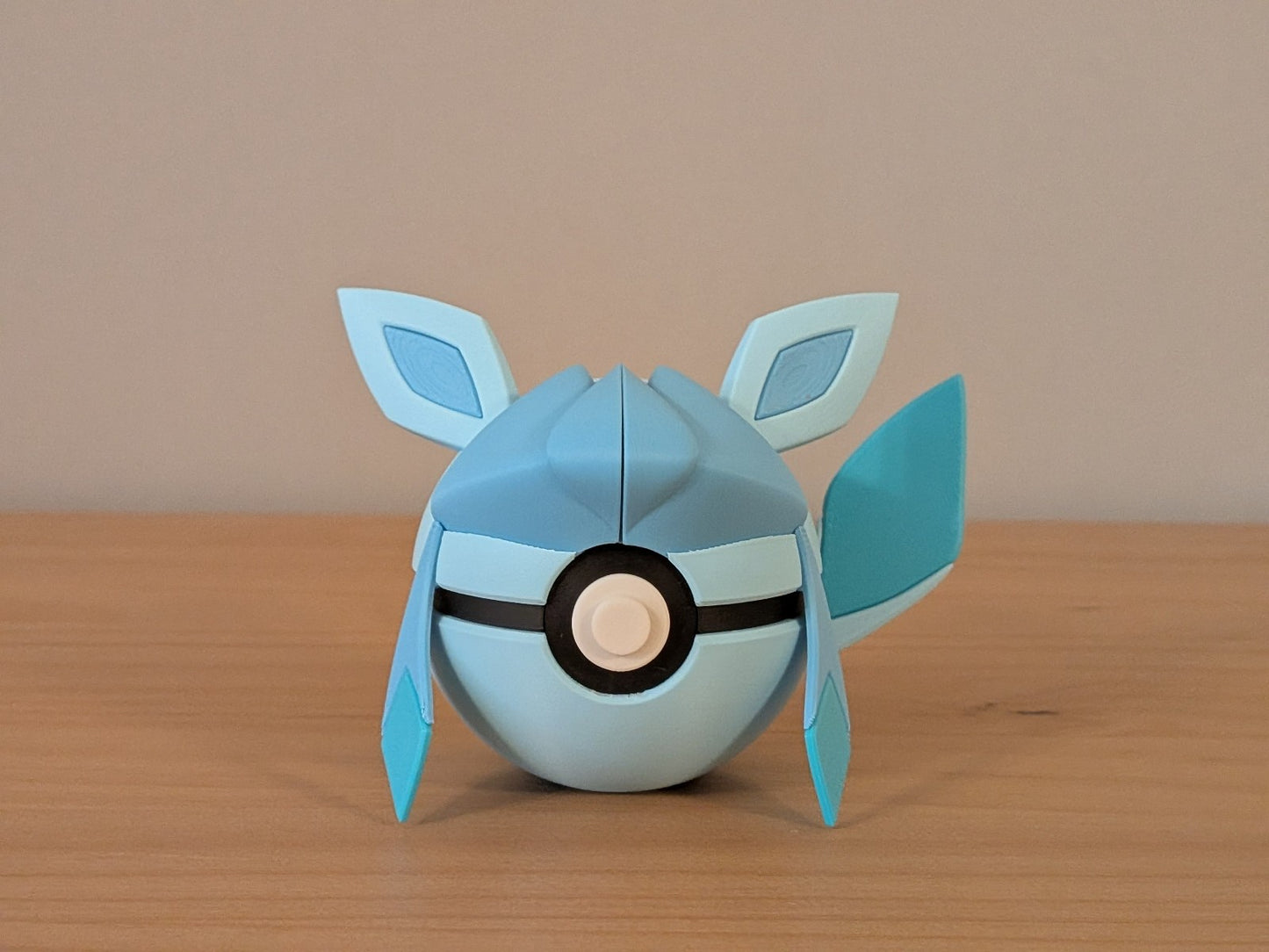 Glaceon Ball | Themed Collector Ball