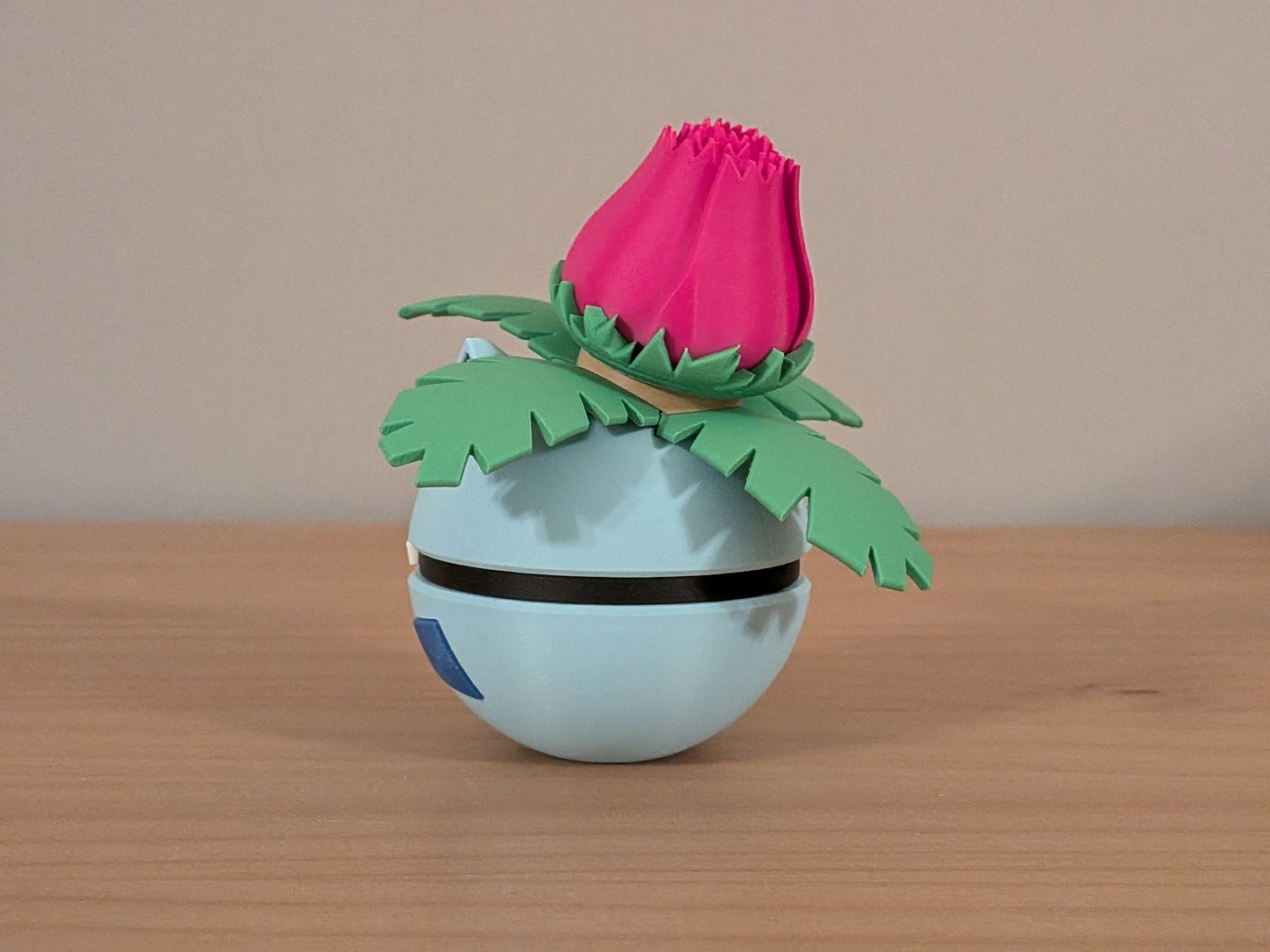 Ivysaur Ball | Themed Collector Ball