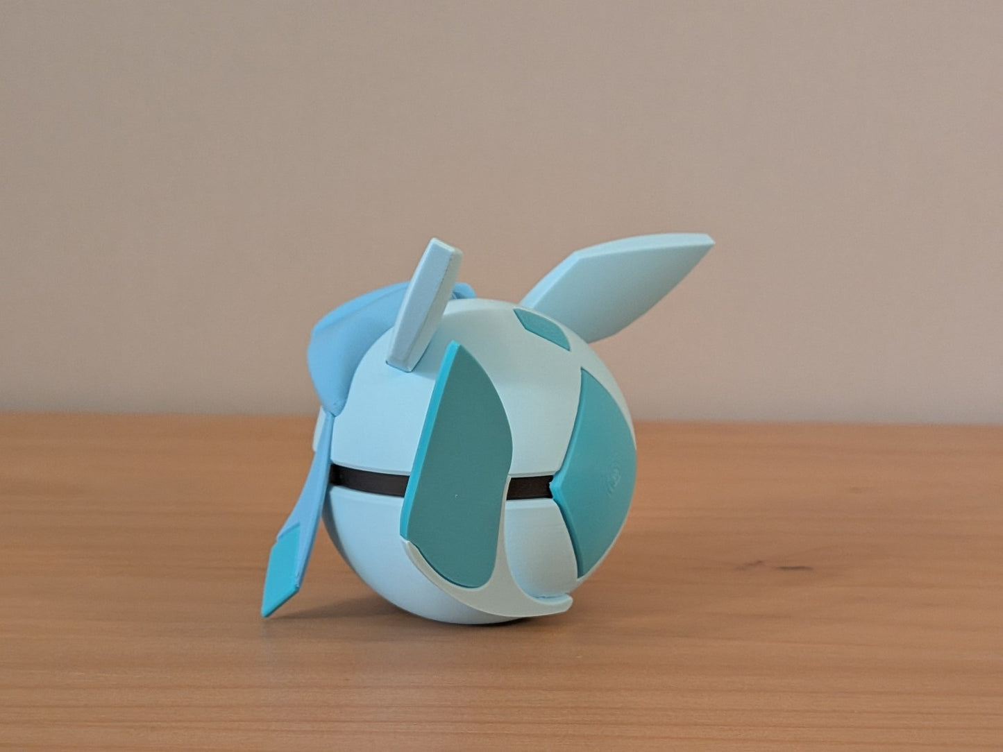 Glaceon Ball | Themed Collector Ball