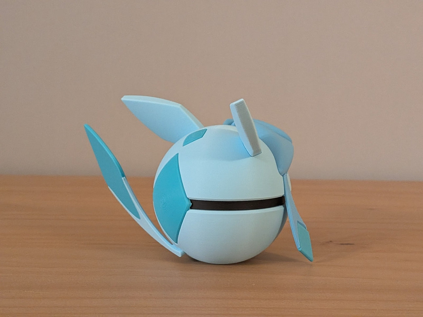 Glaceon Ball | Themed Collector Ball
