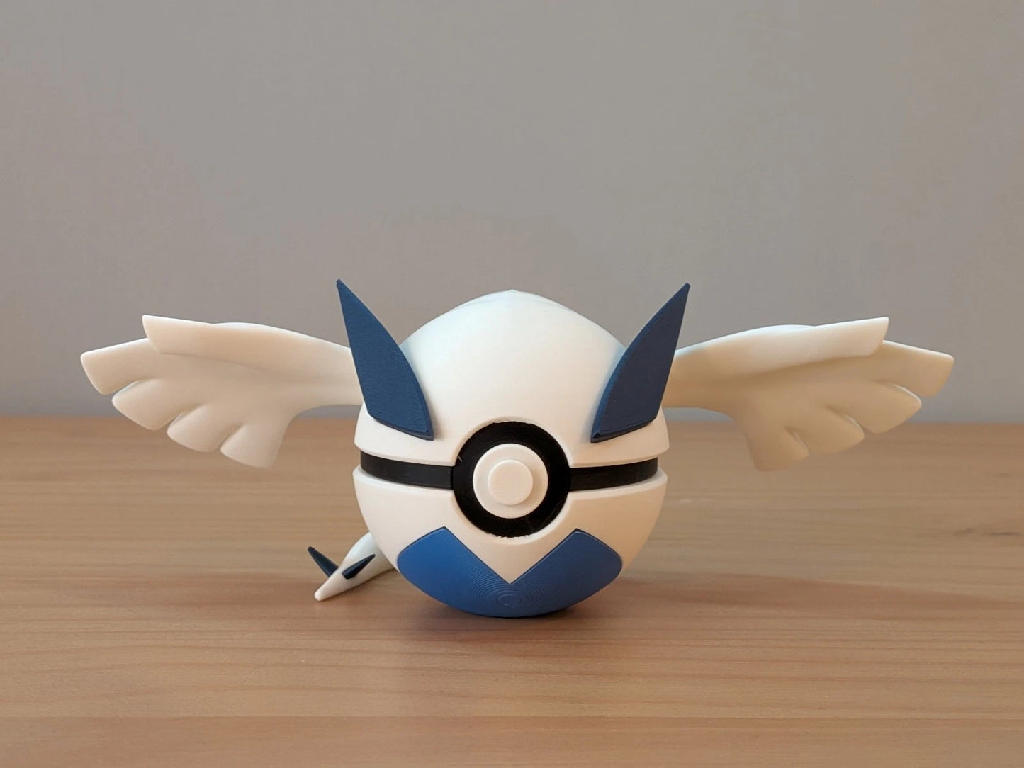 Lugia Ball | Themed Collector Ball
