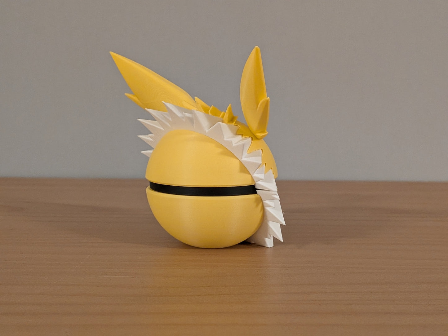 Jolteon Ball | Themed Collector Ball