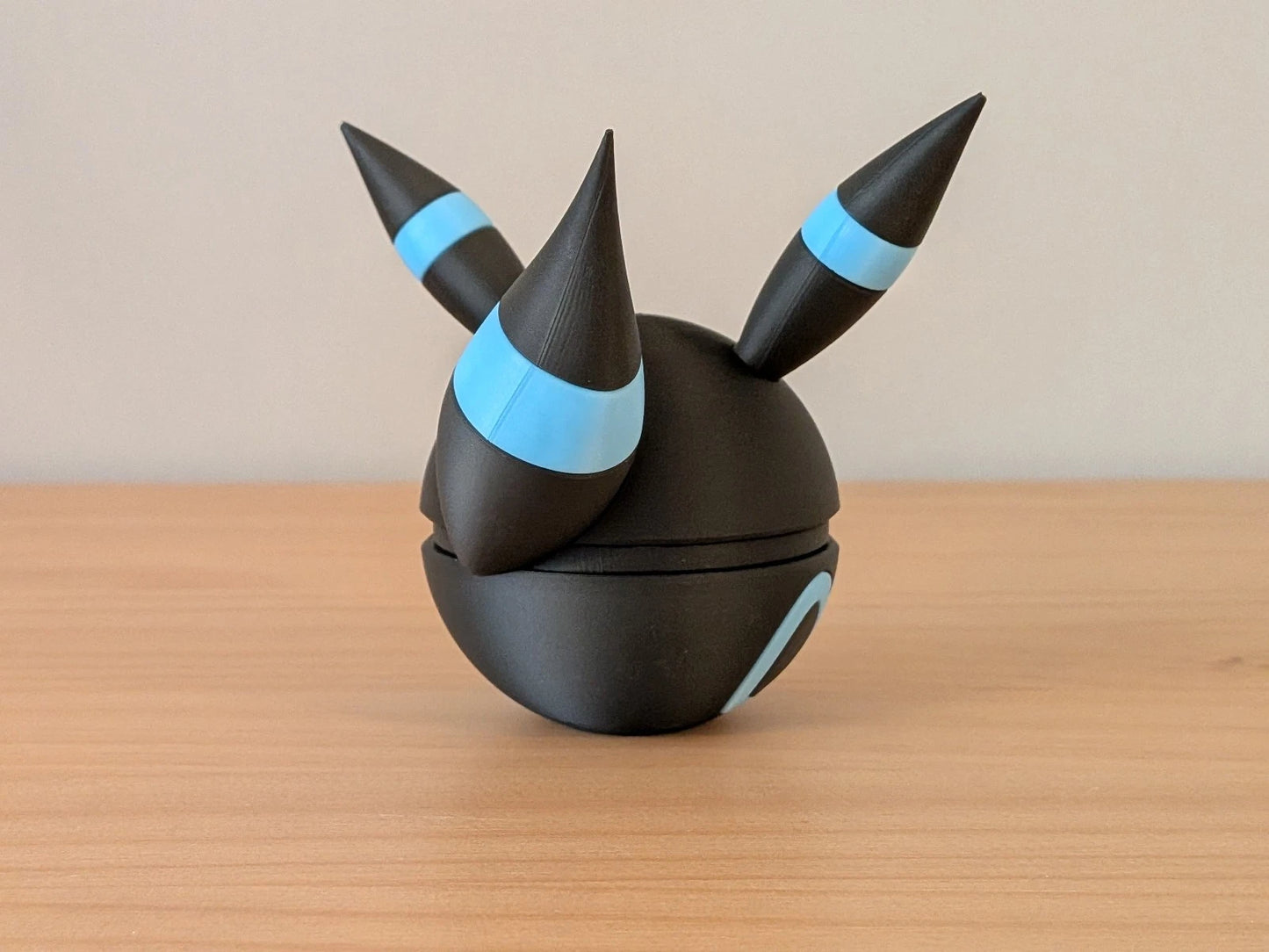 Shiny Umbreon Ball | Glow-In-The-Dark | Themed Collector Ball