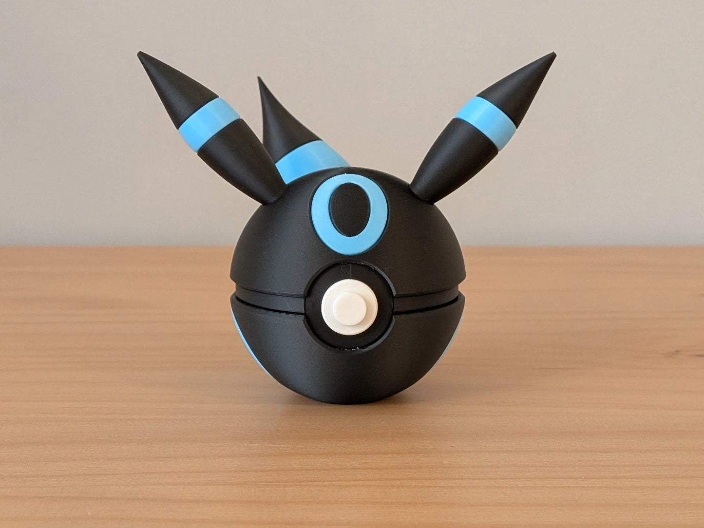 Shiny Umbreon Ball | Glow-In-The-Dark | Themed Collector Ball