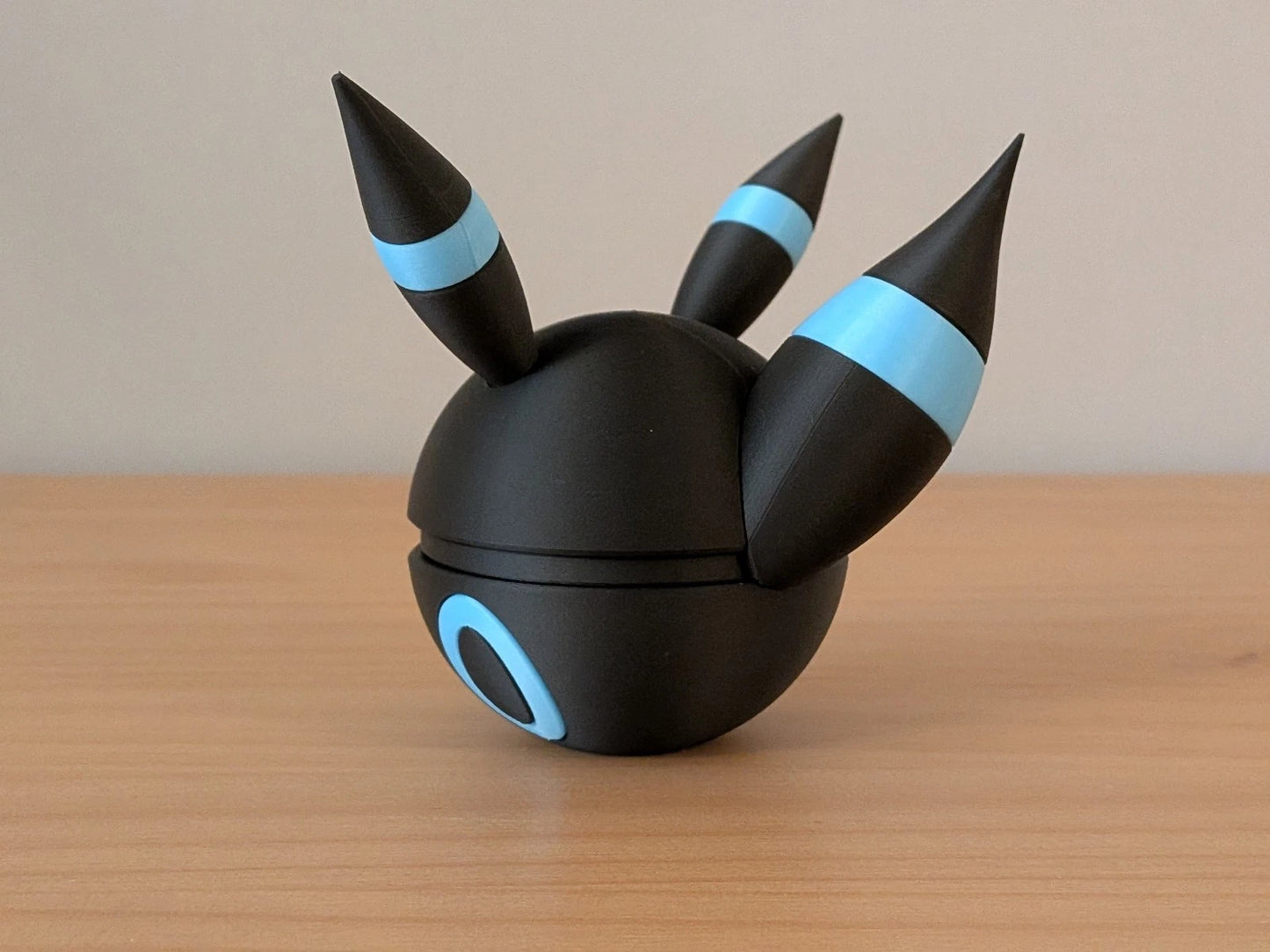 Shiny Umbreon Ball | Glow-In-The-Dark | Themed Collector Ball