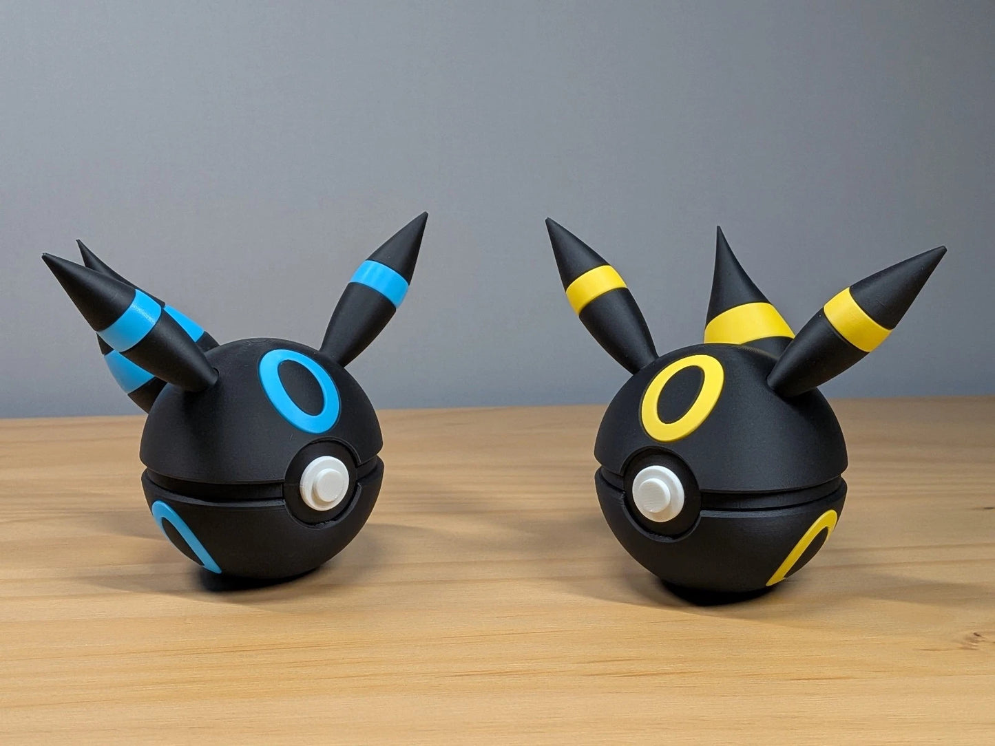 Shiny Umbreon Ball | Glow-In-The-Dark | Themed Collector Ball