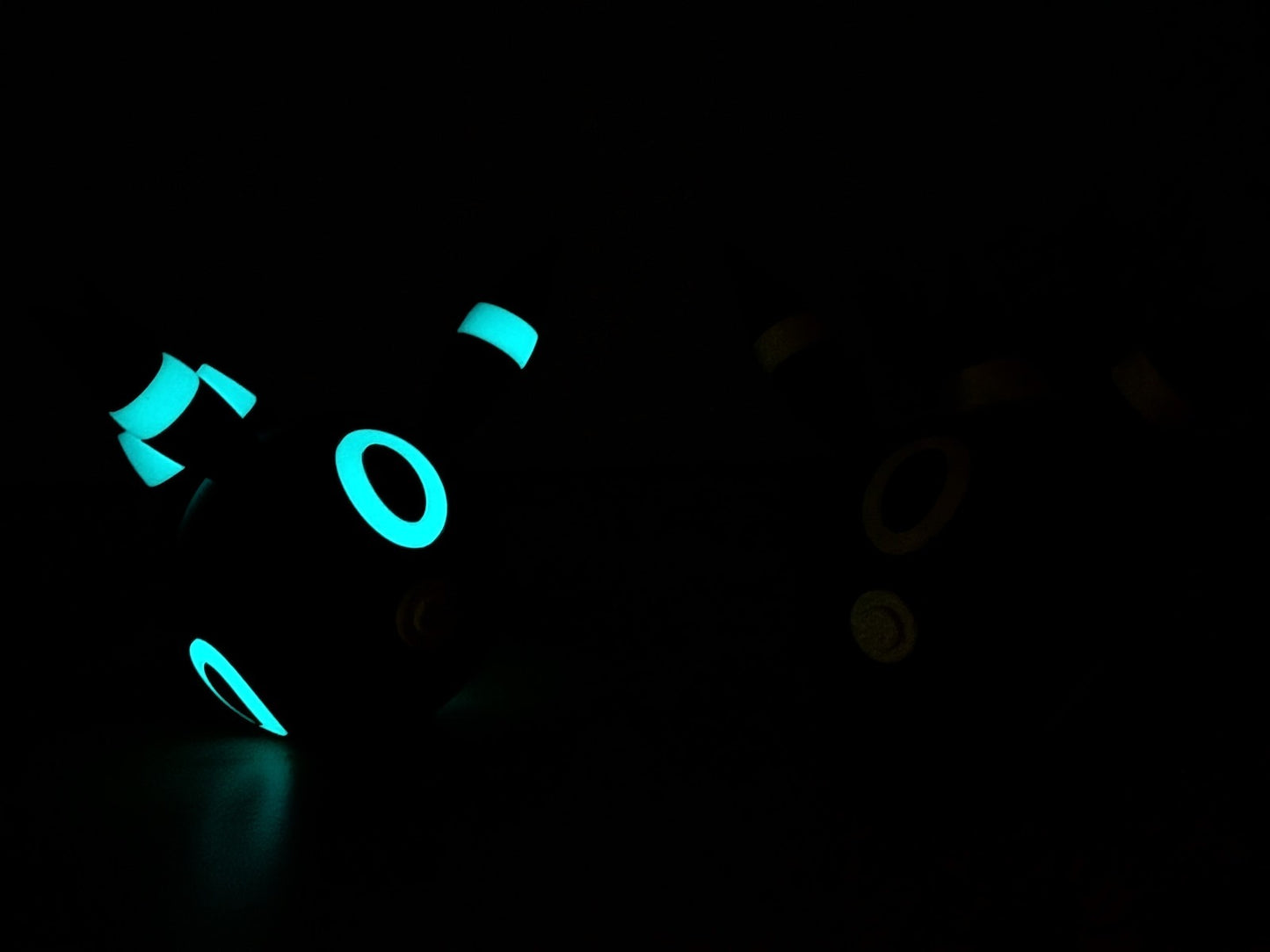 Shiny Umbreon Ball | Glow-In-The-Dark | Themed Collector Ball